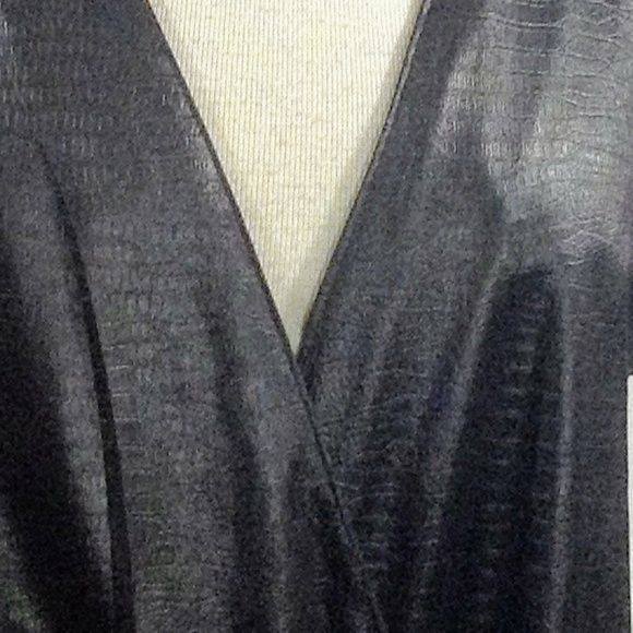 Vintage Black Vneck Aligator Print Button Front - Picture 7 of 8